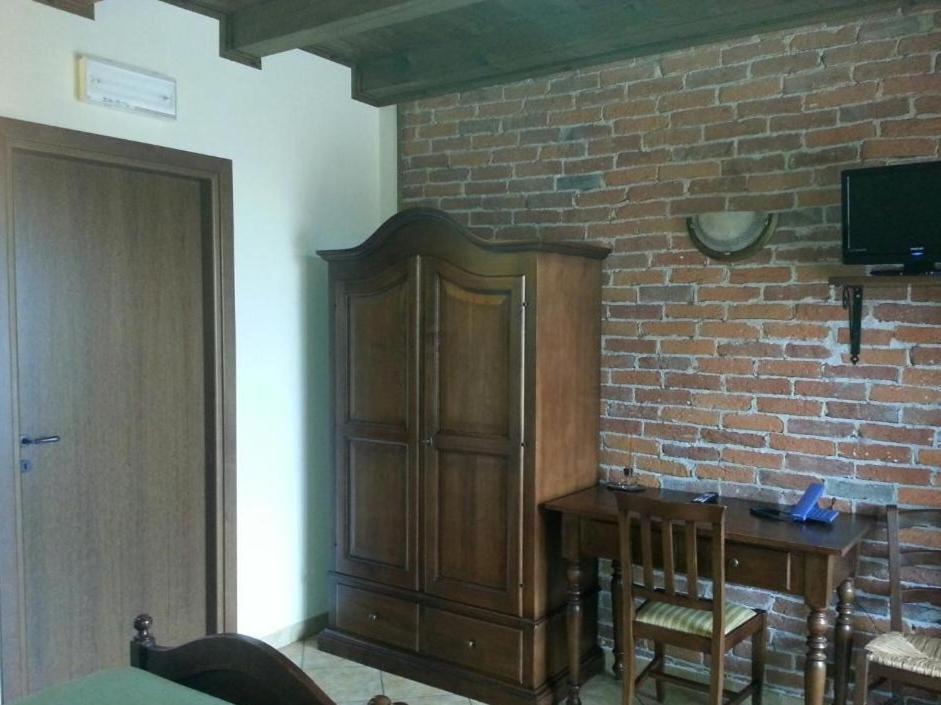 Agriturismo Cascina Del Peso Лейни Номер фото