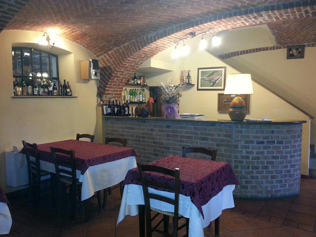 Agriturismo Cascina Del Peso Лейни Экстерьер фото