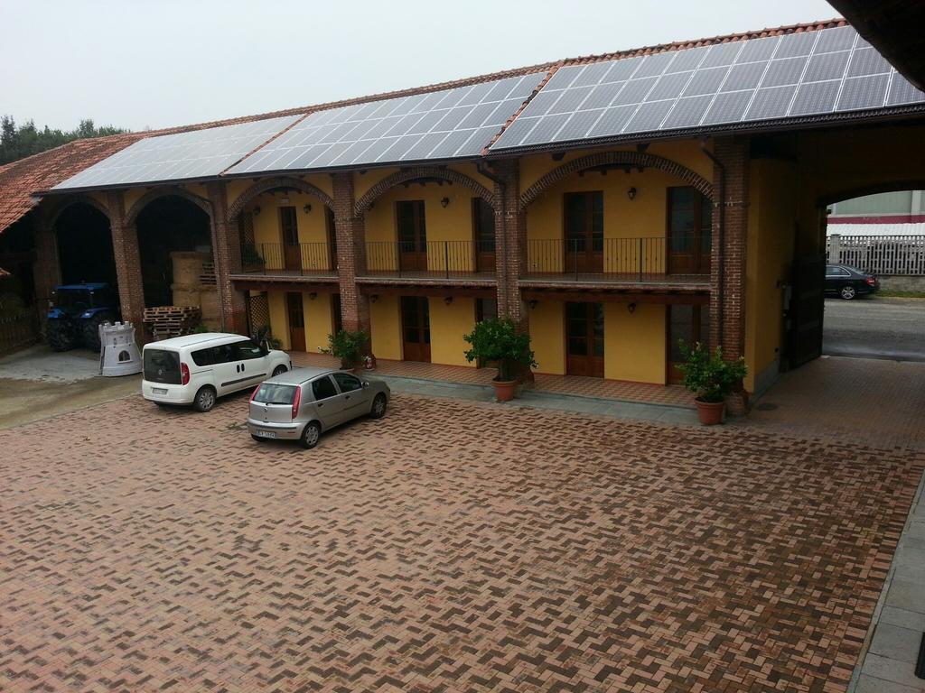 Agriturismo Cascina Del Peso Лейни Экстерьер фото