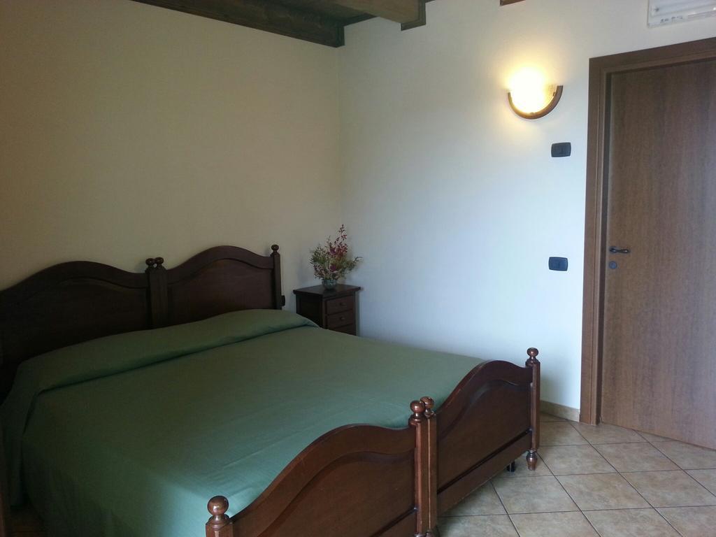 Agriturismo Cascina Del Peso Лейни Номер фото