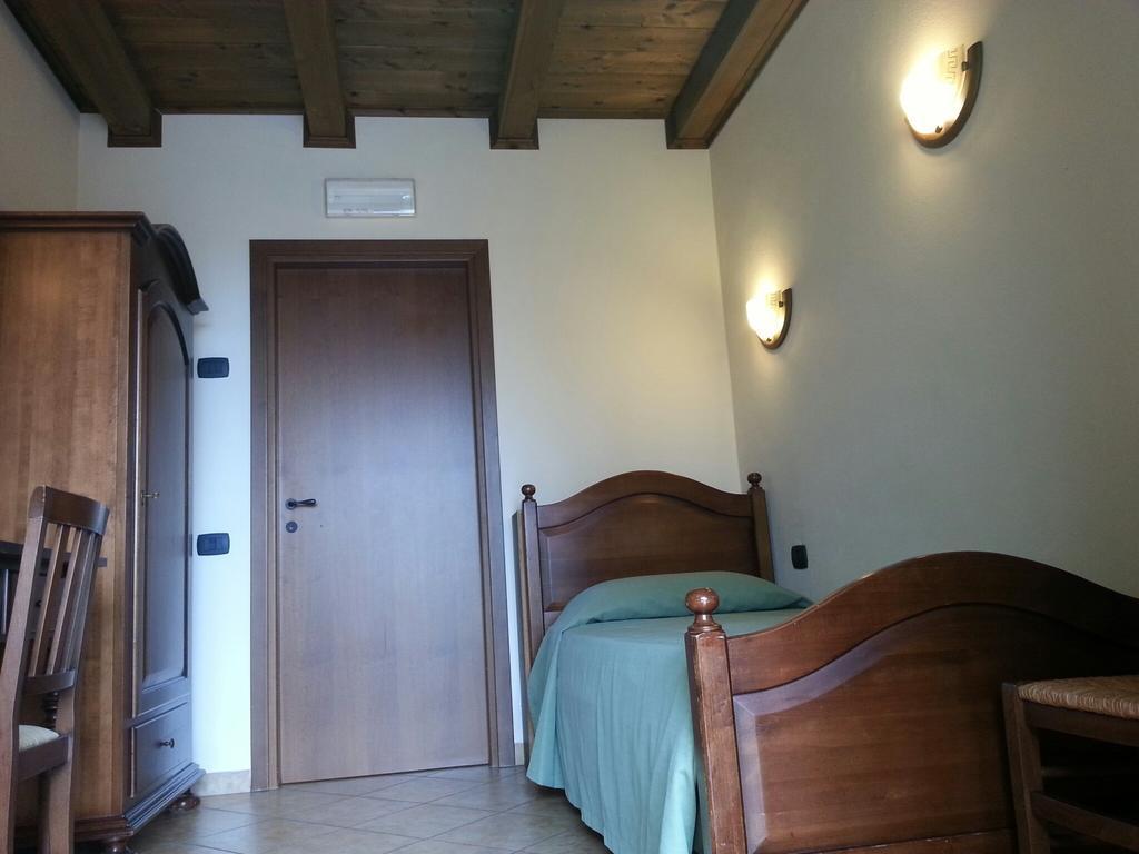 Agriturismo Cascina Del Peso Лейни Номер фото