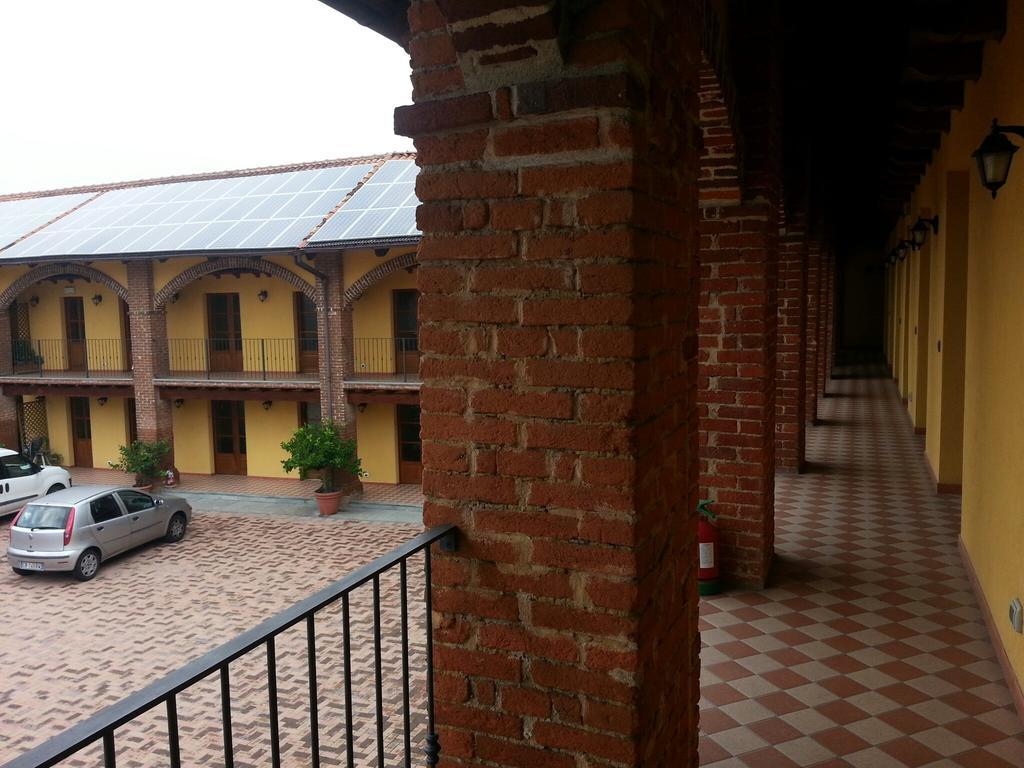 Agriturismo Cascina Del Peso Лейни Экстерьер фото