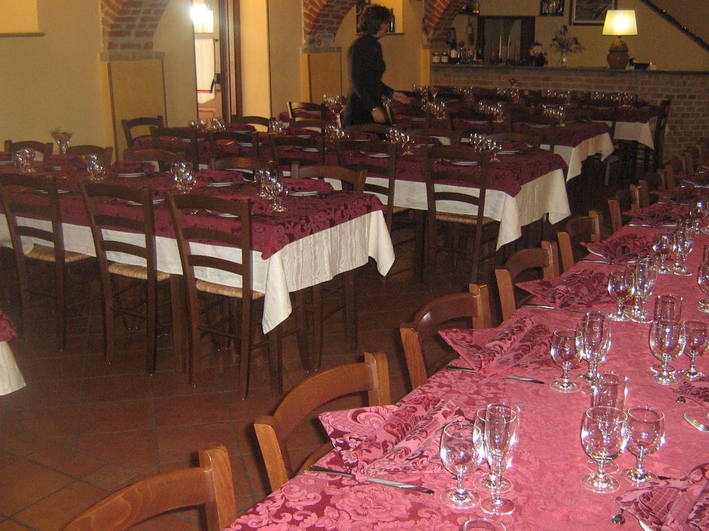 Agriturismo Cascina Del Peso Лейни Экстерьер фото